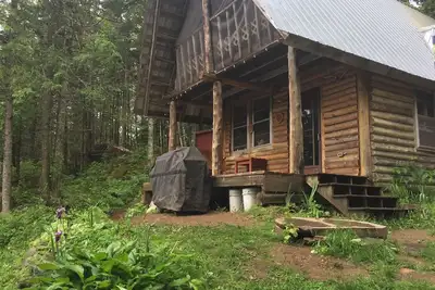 Image de Cabin overlooking pond + Hiking to waterfalls & lookouts (completely off-grid)