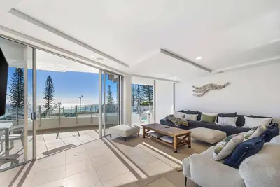 Image de Oceans Apt 203- 5-Star Luxury Beachfront Escape