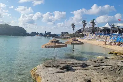 Image de New! Rennovated 1-bedroom condo. Walk to beach & waterfront restaurants.