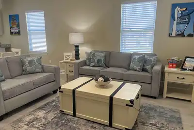 Image de Cottage on 10th Cozy Retreat Near Downtown & Beach