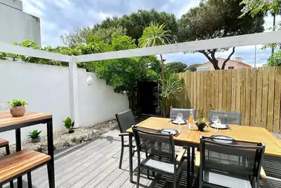Image de Maison moderne proche plage avec patio et parking privatif