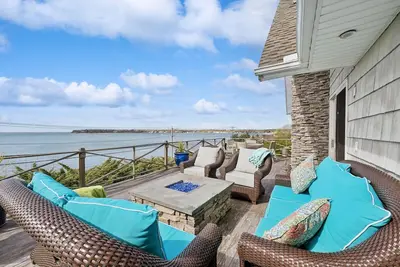 Image de Charming 3-bedroom house with Pool in Hampton Bays Breathtaking Bay views