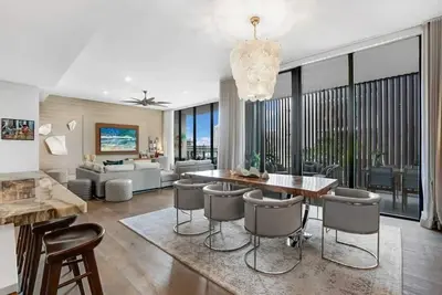 Image de Bay Views and Private Outdoor Space