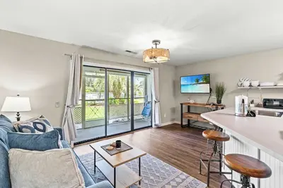 Image de Bright 2br Condo | Poolside Patio | Near Beach