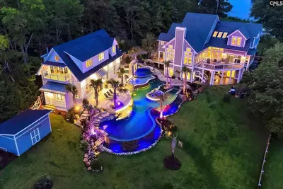 Image de New Property! - Polaris Pointe on the Cove