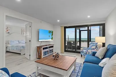 Image de Unmatched Beachfront Comfort: Ground-Floor Gulf-Front Condo