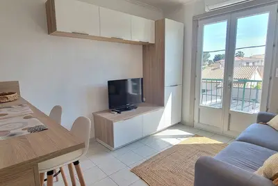 Image de Studio confortable avec balcon proche plage