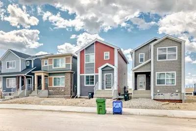 Image de New house to stay in Calgary close to Airport and the big mall Crossiron Mill