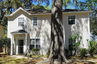 Image de Cozy 4-bedroom house in lovely St. Simons Island, walk to shopping and dining.