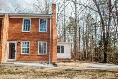 Image de Relaxing comfort in quaint town- 3 bedroom in delightful Gordonsville