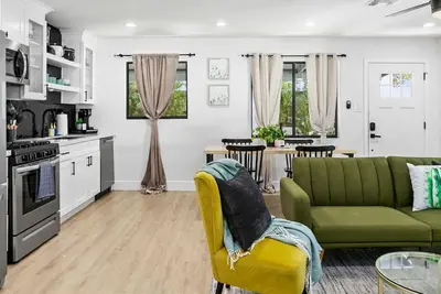 Phoenix Escape: Modern & Private | Kitchen w/ King