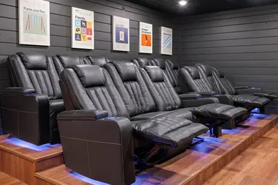 Image de Brand New 6br | Hot Tub, Indoor Pool & Theater Close to Pf