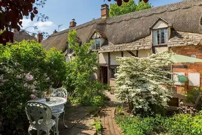 Image de Pass the Keys | Dara Cottage | 16th Century Thatched Cottage