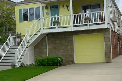 Image de Lovely Summer rental: 2-bedroom apartment in Long Beach with fitness room, WiFi