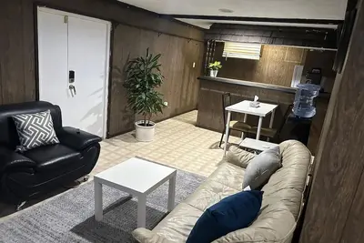 Image de Specious cozy basement suite
