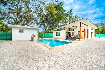 Image de Comfortable family villa with pool, fast WiFi, washer/dryer & outdoor space