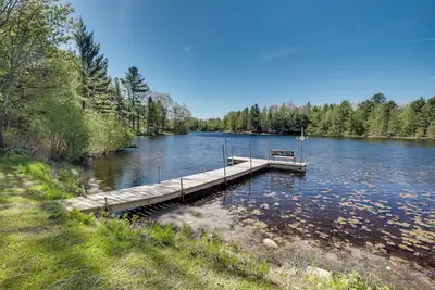 Image de Lakefront Family Cabin w/ Views in Medford