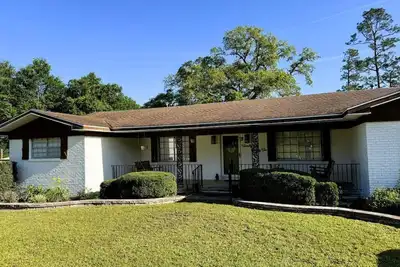 Image de Waterfront property with kayaks and boat slip! Ideal for relaxing or exploring!