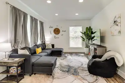 Image de Walk to Downtown & Seneca Lake: Updated Retreat!