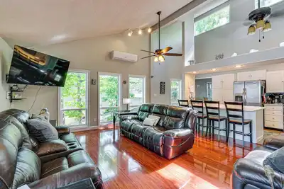 Image de Private Dock + Lake View: Spacious Ozarks Retreat