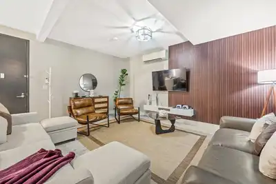 Image de Mid-Century Stay: 5br and 5 Baths w/ Ps5 & Laundry