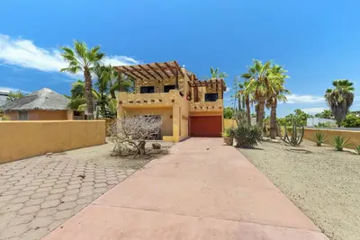 Image de Bright & Vibrant Mexican Gem-2 Min Walk to Private Beach