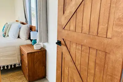 Image de Rustic-Chic Brick Casa • 2br Near Cerritos Surf & Pueblo