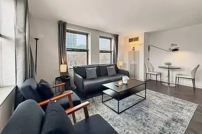 Image de Explore Hyde Park: 2br Apartment on Blackstone Ave