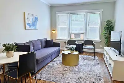 Image de Chic & Fully Furnished 2br Apartment