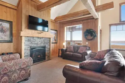 Image de Gorgeous unobstructed views of Bear Lake. Sleeps 32. Minutes away from Bear Lake