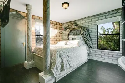 Image de Wizards Way by Loma Homes | Private Pool and Spa