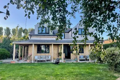 Image de Large Country House; Dog-Friendly, Sleeps 12!