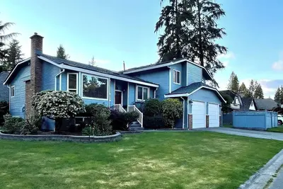 Image de Cozy, renovated home in Delta's Sunshine Hills, near shops, trails, and transit!