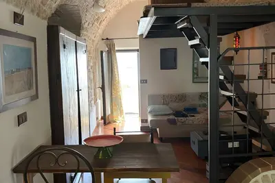 Image de Studio 'Art Room In The Old Town' avec balcon, Wi-Fi et climatisation