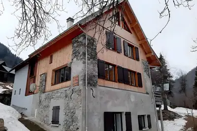 Image de Appartement 'Breizh Chalet - 6 Personnes' avec vue sur la montagne, jardin privé et Wi-Fi