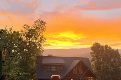 Image de Beautiful cabin with Mountain View- mins to parkway
