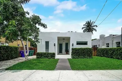 Image de Elegant designer retreat in Miami Design District with luxe vibes