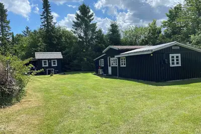 Image de A cozy small older summerhouse on a.