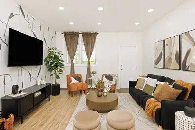 Image de Modern Luxe Apt near Nyc + Backyard