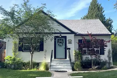 Image de \nCharming 1940 Cottage, Newly Renovated, Comfortable and Impeccably Decorated.