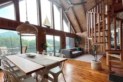Image de Three-Level Lakefront Designer Chalet: Only 9 Miles From Clemson! Wi-Fi/Ac