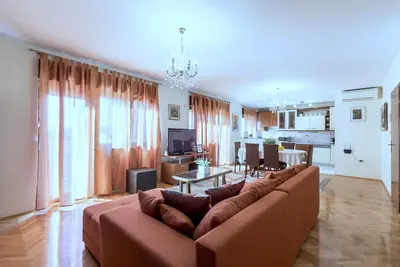 Image de Appartement de trois chambres avec le balcon Kastel Stafilic, Kastela (A-20662-b)
