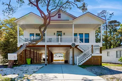 Image de Coastal home with private patio, close to beach and local attractions
