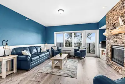Image de Breathtaking Lake Views | 2br w/King Suite | Pools