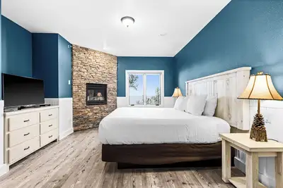 Image de Breathtaking Lake Views | 1br w/King Suite | Pools