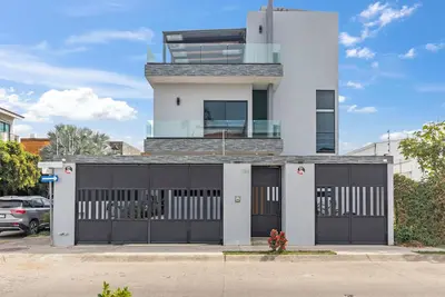 Image de 6-bedroom house in beautiful Puerto Vallarta, pool, A/C, Terraza up to 18 pers