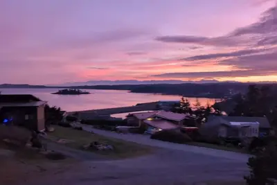 Image de Stunning Views of Griffin Bay & Olympic Mts - 3 Bed, 3 Bath House