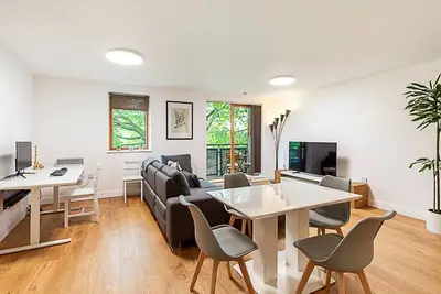 Image de Modern Mile End Flat near Park