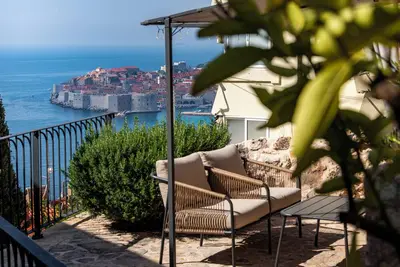 Image de New and modern apartment with beautifull sea and Old Town view
