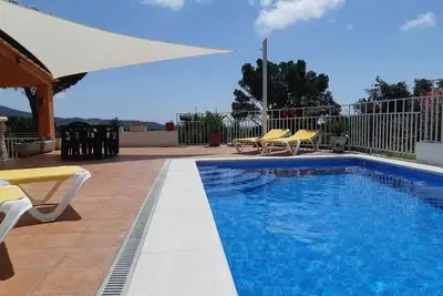 Vila avec piscine privée, vue sur mer à 7km Animaux de compagnie bienvenue